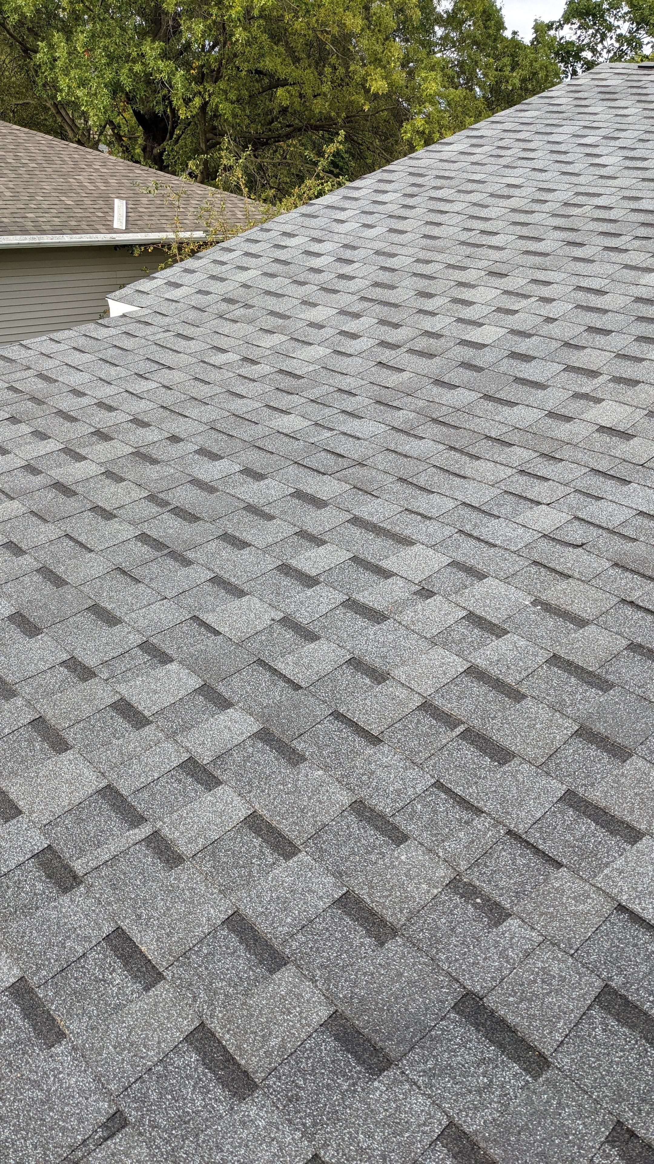 Residential roof — close-up shingle detail